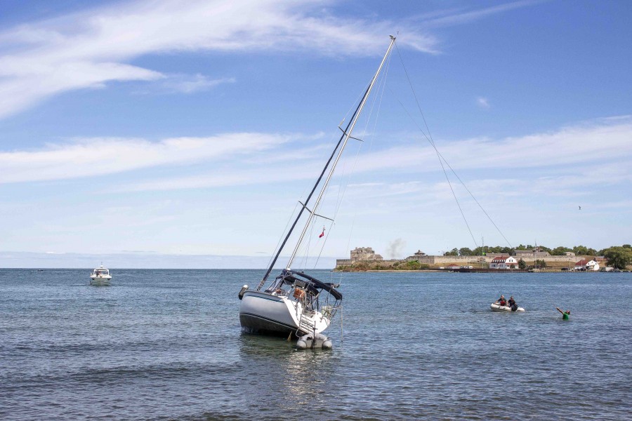NOTLers tried to free the sailboat Friday afternoon. (Richard Harley)